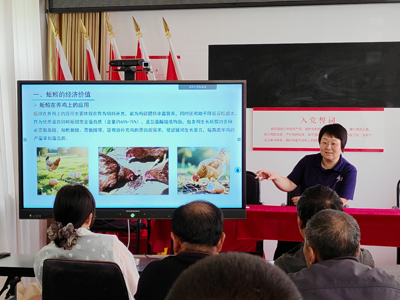 科技下乡传技艺 精准指导助养殖：赤峰市农牧科学院深入初头朗镇开展农技服务(图1)