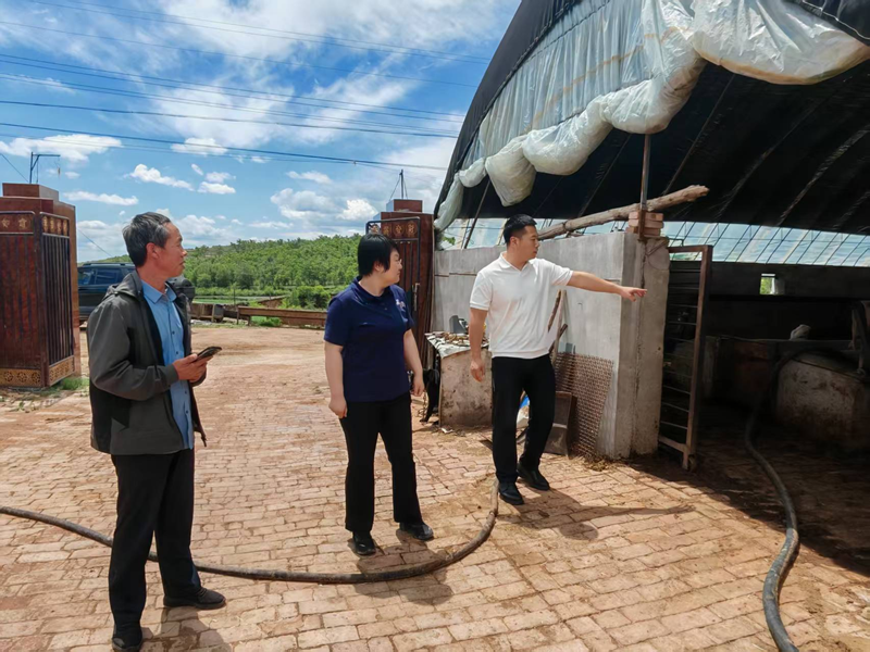 科技下乡传技艺 精准指导助养殖：赤峰市农牧科学院深入初头朗镇开展农技服务(图2)