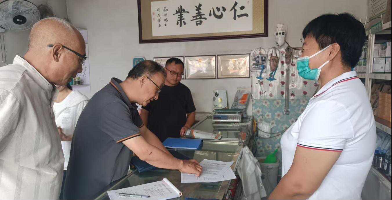 市畜牧兽医中心、市农牧业综合行政执法支队每月组织农牧部门,对全市兽药经营门店和使用单位开展兽药质量抽检和风险隐患排查工作。