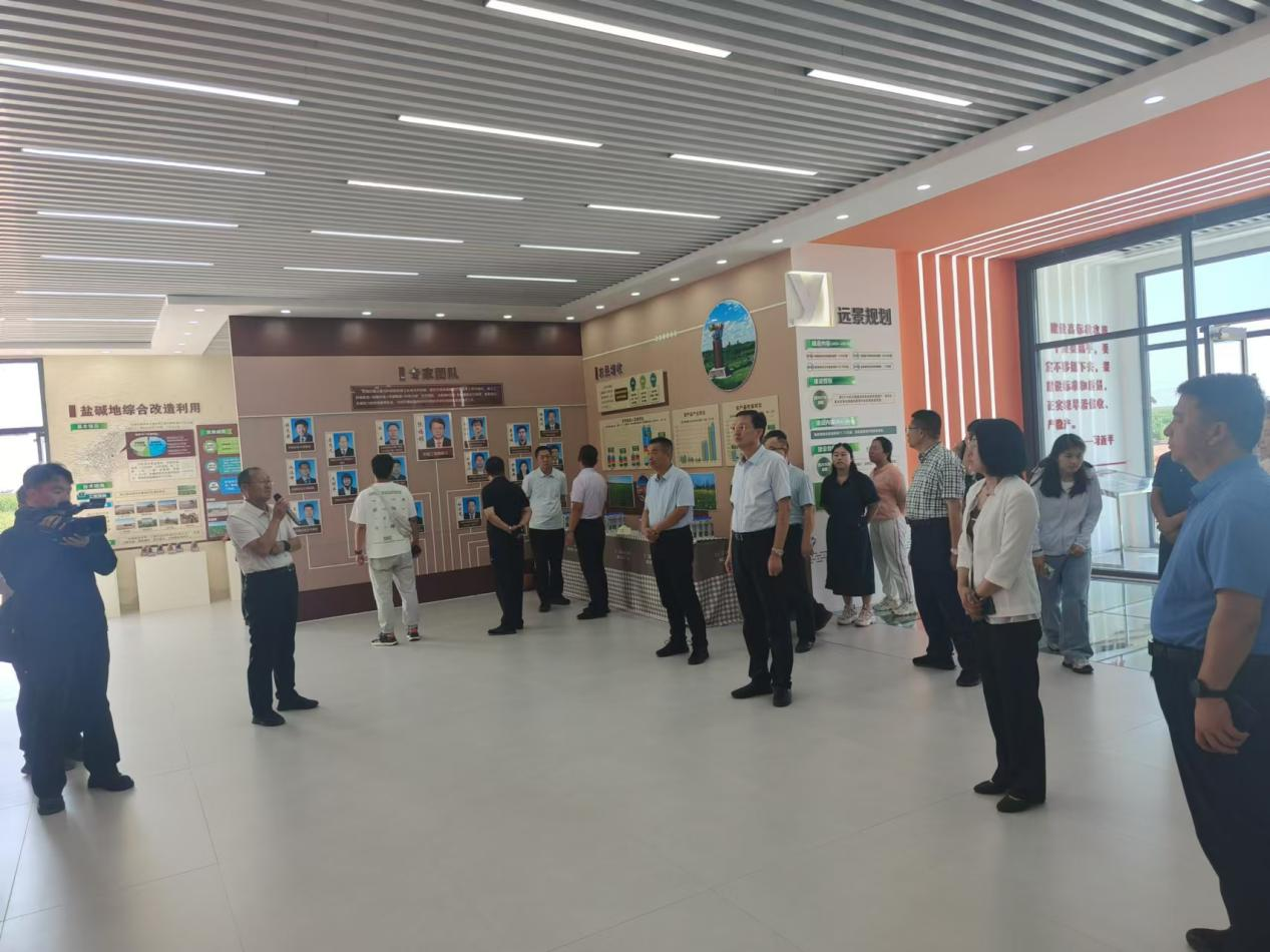 “蒙农创科技110”启动仪式暨基层农技推广体系改革与建设项目培训班在杭锦后旗举办