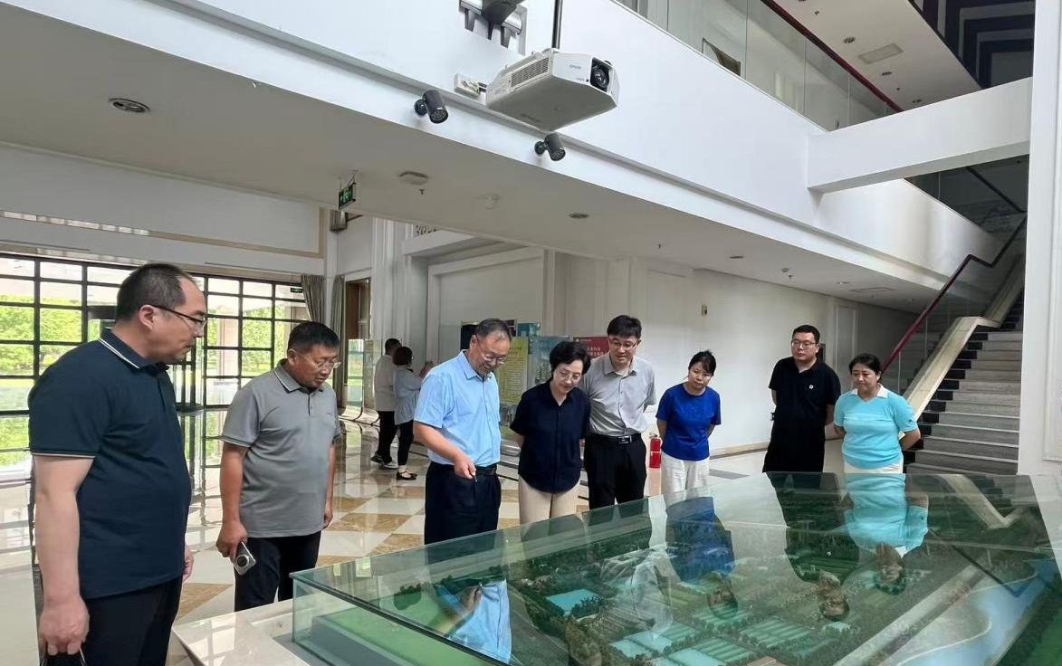 参观天津市农科院成果展示厅