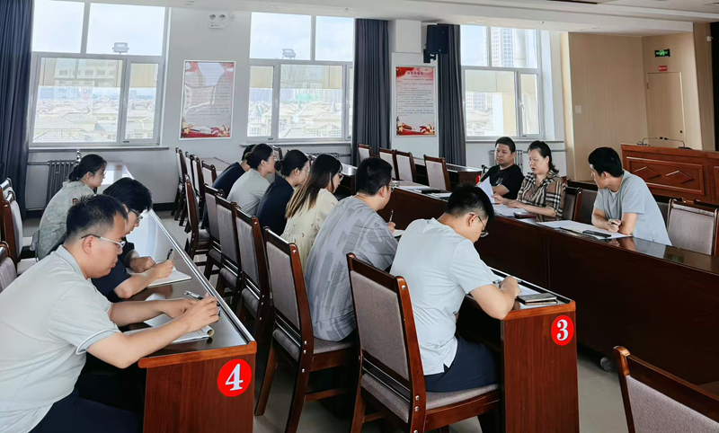 赤峰市贫困监测中心召开全体职工会议