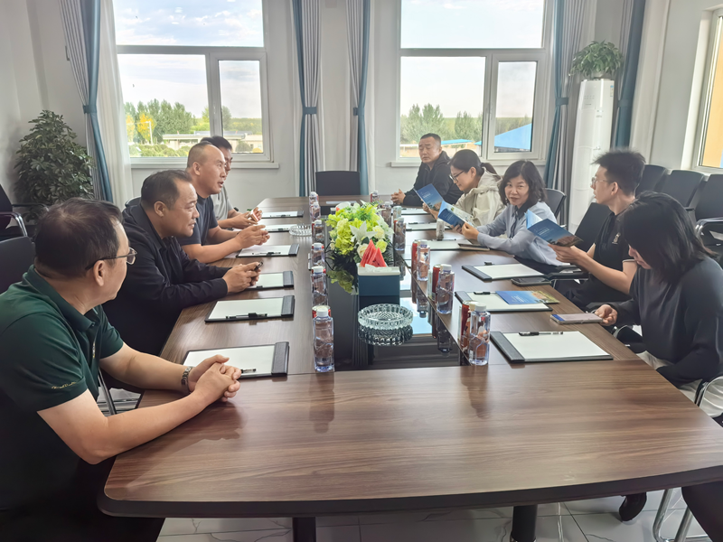 调研组调研赤峰市奶业生产及乳肉兼用牛利用情况