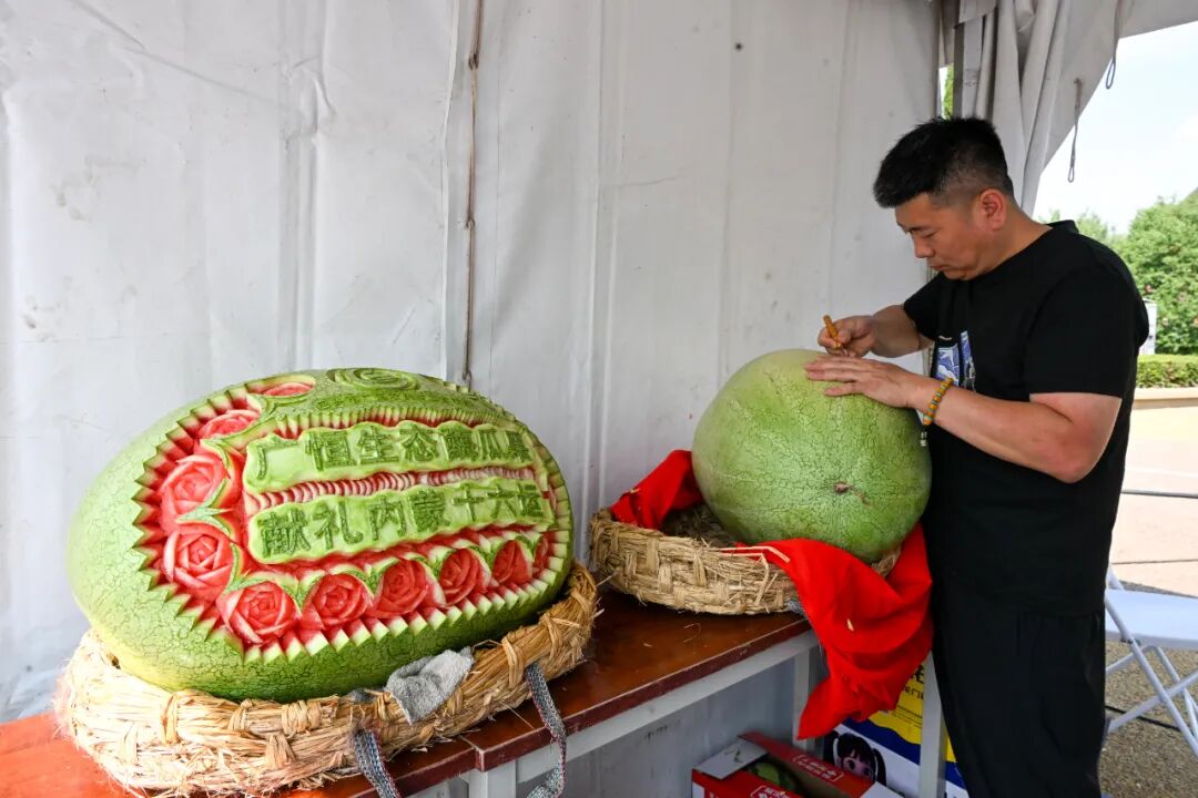 体育搭台 产销赋能 内蒙古优质农畜产品亮相自治区第十六届运动会开幕式现场