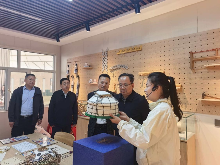 内蒙古自治区农牧厅联合自治区党委宣传部、自治区司法厅、鄂尔多斯市农牧局开展“民法典宣传月”普法宣传活动