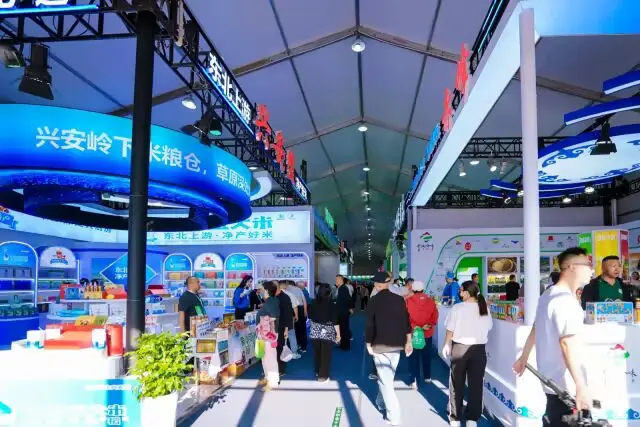 第十三届内蒙古绿色农畜产品博览会在呼和浩特市开幕