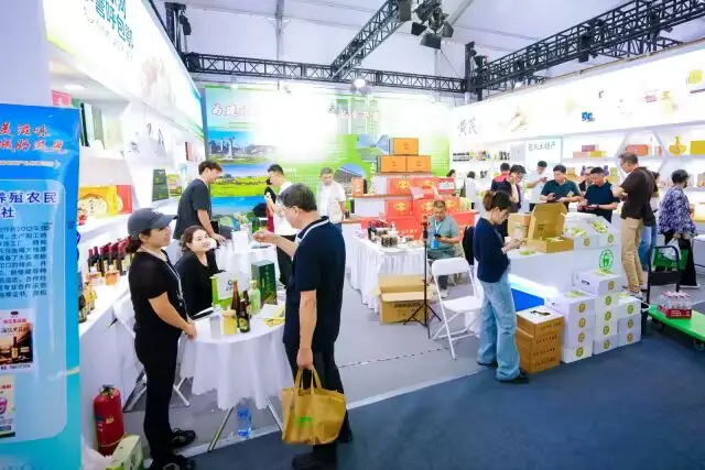 第十三届内蒙古绿色农畜产品博览会在呼和浩特市开幕