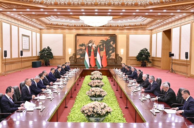 国家主席习近平在北京人民大会堂同来华进行国事访问的塔吉克斯坦总统拉赫蒙举行会谈