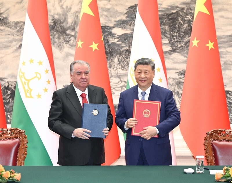 会谈后,两国元首共同出席合作文件签字仪式