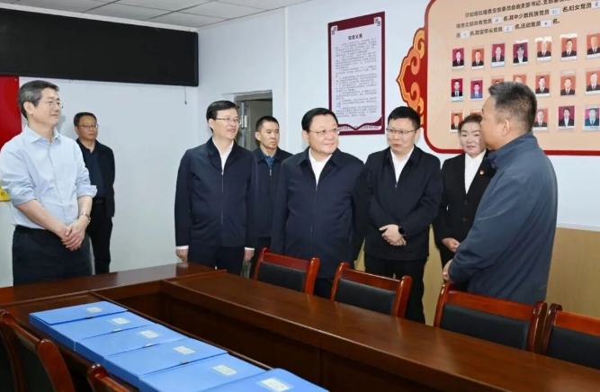 王伟中深入包头市调研