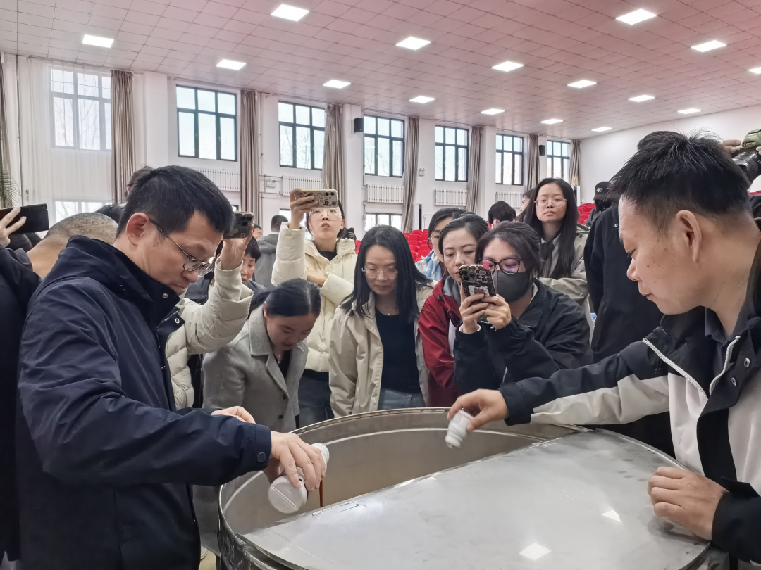 “党建引领强业务,植保护航促高产”