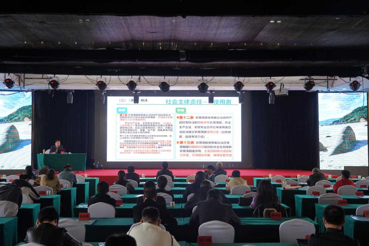 兴安盟暨科右前旗地膜回收攻坚行动与秸秆资源化利用工作推进会在科右前旗召开