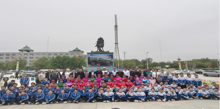 内蒙古乡土文化能人民族团结主题书画作品展示和惠民文艺演出活动在科右中旗成功举办